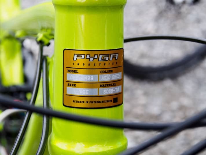   OneTen29. This model name says it all: 110 mm travel, 29-inch wheels. The 27.5-inch model is therefore called OneTwenty650.