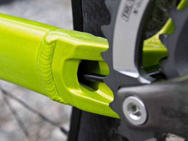   The gear cable disappears into the chain stay on the Pyga.
