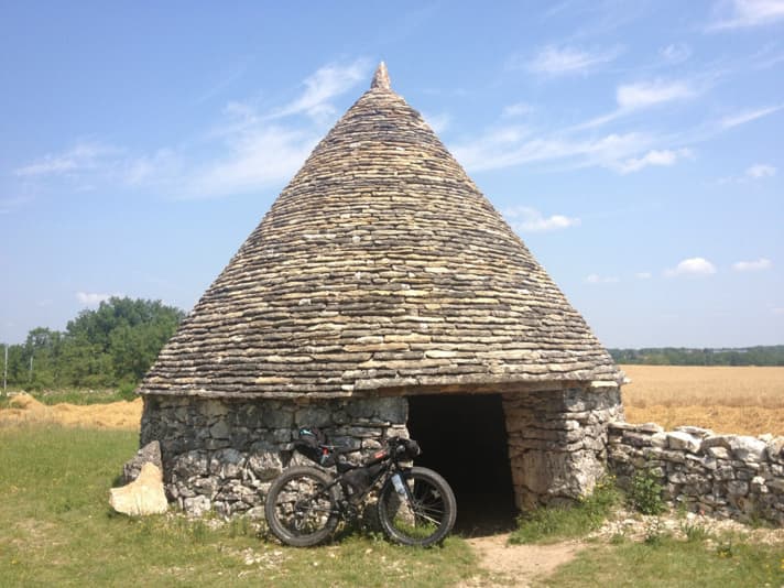   Dienten wohl früher als Kühlhäuser für Lebensmittel