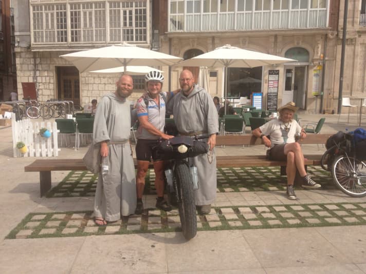   Walter trifft auf seiner Reise viele interessante Menschen