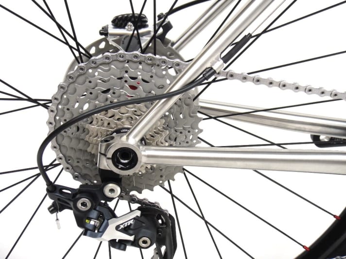   Macht steif: X-12 Steckachse und 142 Millimeter Nabenbreite hinten.