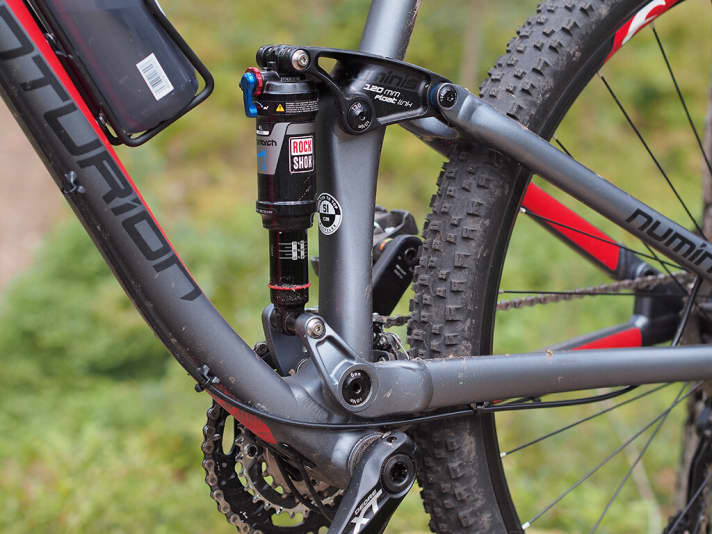   Floating flaot-link rear triangle.