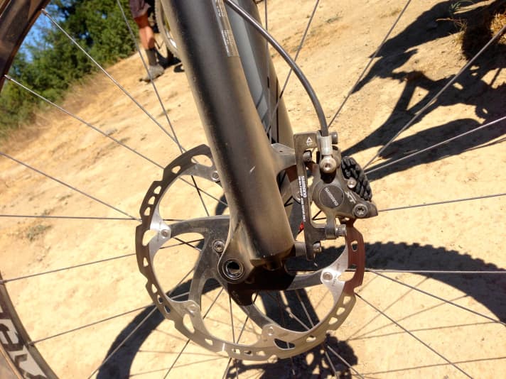   Die 200er-Bremsscheibe (Shimano XT) passt zum Einsatzbereich des Expert Evo.