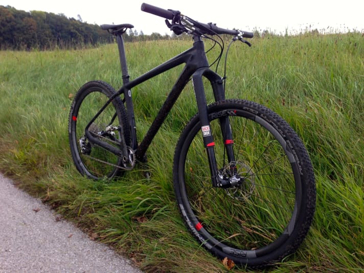   Nine kilos light, probably around 7500 euros expensive: The Scott Scale 900 customised with RS-1 fork and Rise XX wheels.