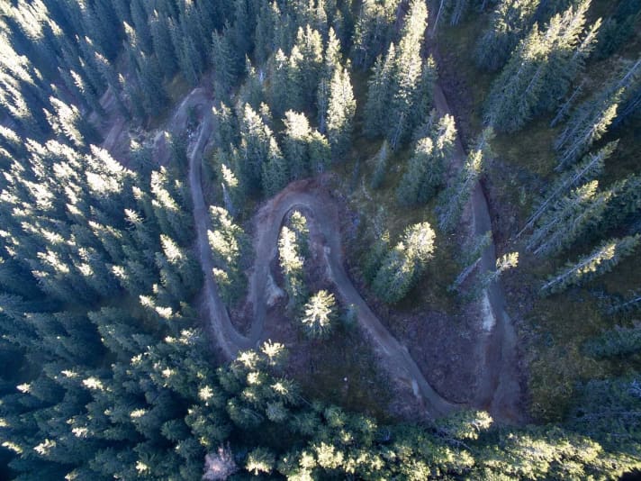   The "Hot Shots fired by GoPro" flow trail in Bikepark Leogang winds its way down into the valley without any steep gradients.