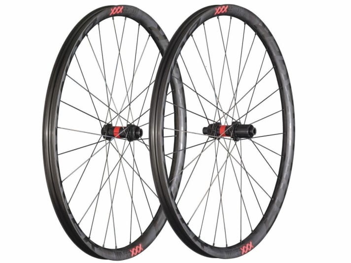 The Kovee XXX wheels from Bontrager are aimed at cross-country riders and offer a mighty 29 millimetre rim width at less than 1400 grams.