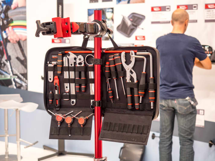   The Team Edition Set can be attached to the Feedback Workstands. This means that the tools are always within reach.