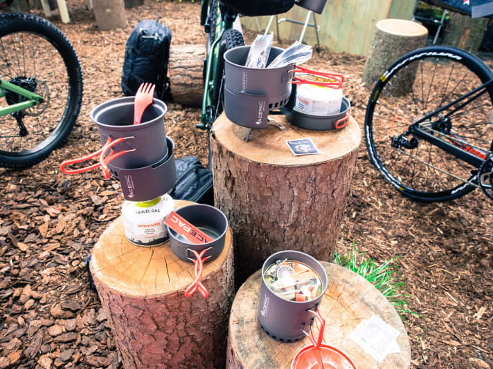   A small set of cookers and bowls ensures the adventurer has a hot meal in the evening.