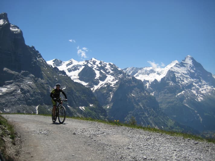   The route from Lake Constance to Lake Geneva runs right through the Swiss Plateau and along the northern slopes of the Alps, past countless well-known and hidden natural beauties. Here is the panoramic view from the Große Scheidegg.