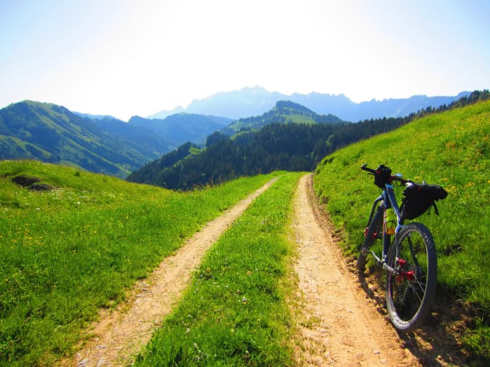   As the name of the bikepacking tour suggests, it is mostly on unpaved roads over 1000 kilometres. Over this distance, participants will cover around 30,000 metres in altitude.