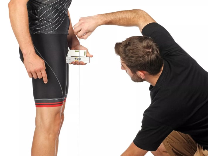 Measure your inseam for frame size - here's how: Get help for a more accurate result. Measuring on your own is often a gymnastics exercise and therefore inaccurate.