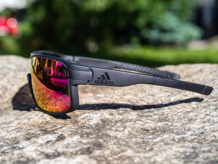   Once the nose bridge and temples have been adjusted, the Zonyk also sits securely on the trail thanks to the rubberised temple ends.