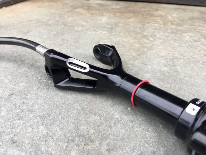   With the new Brain, the oil flows directly into the line through a bar in the damper mount.