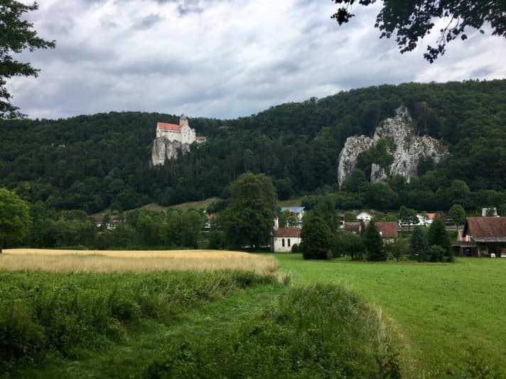   Wenig später haben wir uns eine Himmelsleiter zum Schloß Prunn hochgekämpft.