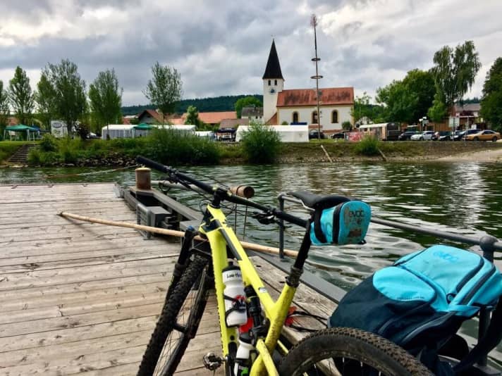   Bike taxi in Matting: Bikers and their sports equipment cost 1 euro.