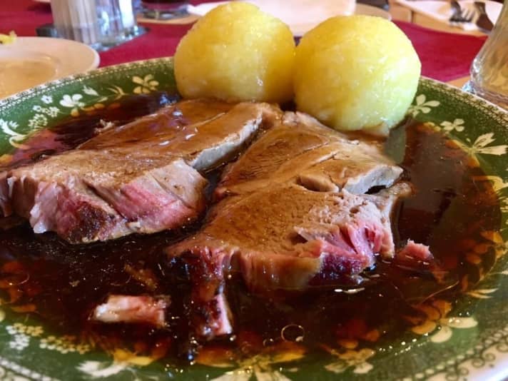   Gerade noch rechtzeitig haben wir den Gasthof Maier in Leuchtenberg erreicht. Mahlzeit!