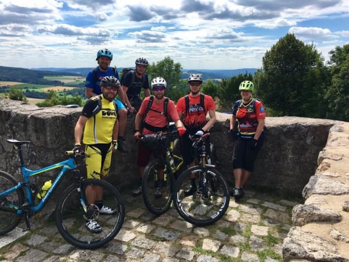   Photo session with an editor from the local daily newspaper at the castle in Leuchtenberg.