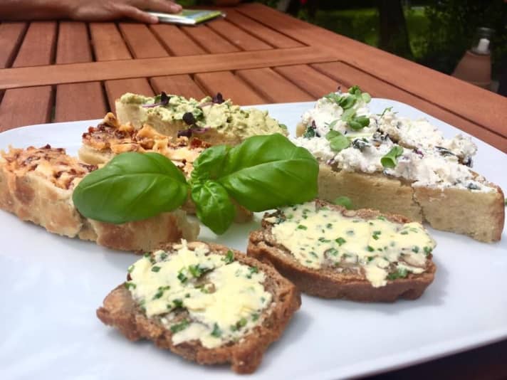   Sehr lecker: selbst gemachtes Brot und selbst gemachte Aufstriche bei Fichtelrad in Ruppertsgrün!