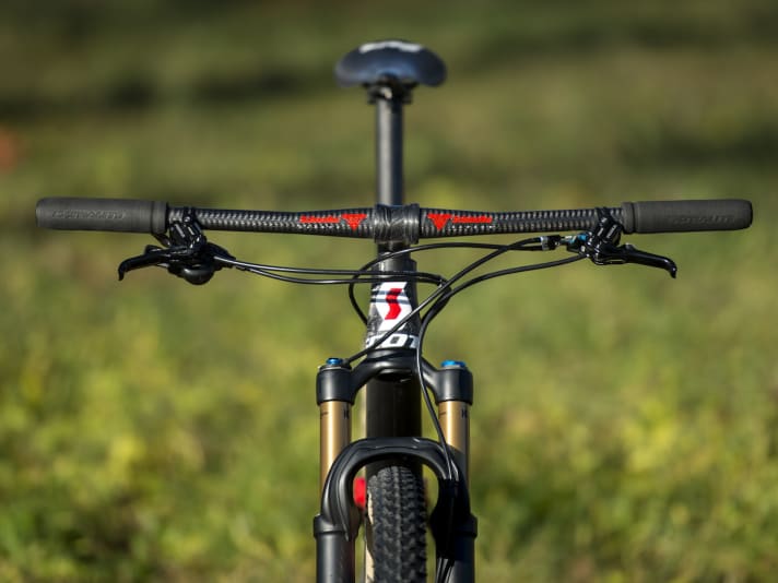   Almost the only part of the lightweight park that remained untouched: the Fox 32 SC Factory fork.