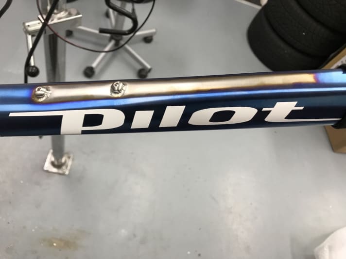   The down tube lettering, which will later be blue.