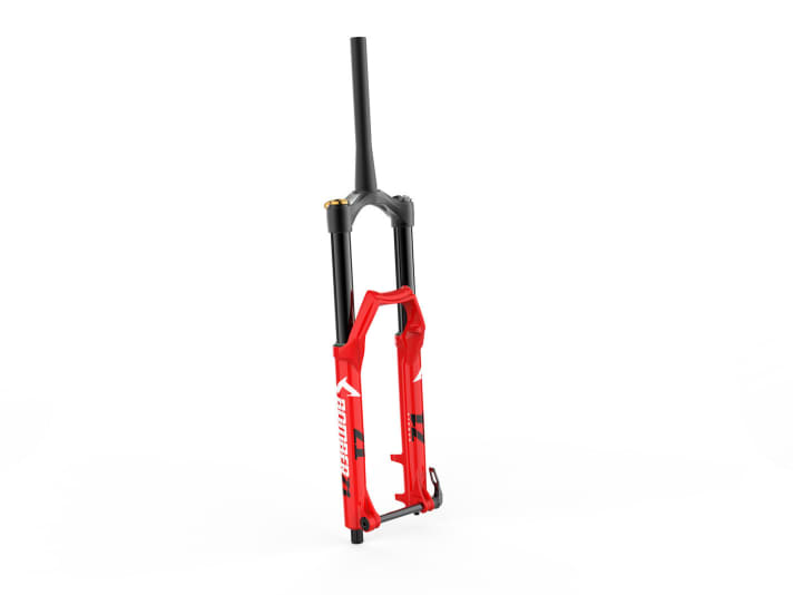   The Marzocchi Bomber Z1 in racy red, which only adorns the models with the longest suspension travel: the 29-inch model with 170 millimetres and the 27.5-inch version with 180 millimetres.