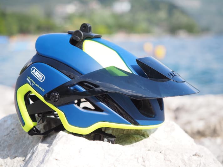   In der obersten Position passt auch eine Goggle unter das Visier.