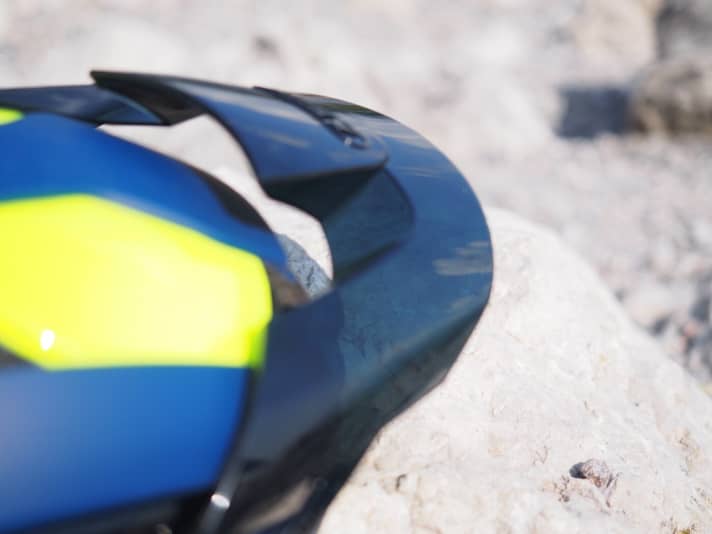   Das Visier ist leicht transparent für bessere Sicht.