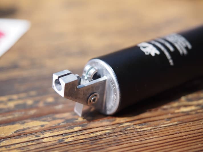   On the new Race Face models, the cable is clamped in exactly the opposite direction.
