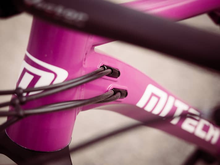   All cables run inside the frame. The stops are soldered into the frame.