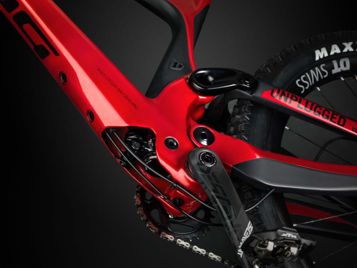   If you remove the cover, you have access to the shock, can inflate the air or make adjustments. The Bold Unplugged can also accommodate shocks with reservoirs.