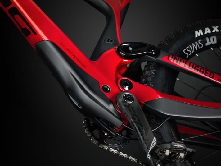   The cover snaps into place with two magnets and is secured with a ratchet screw.