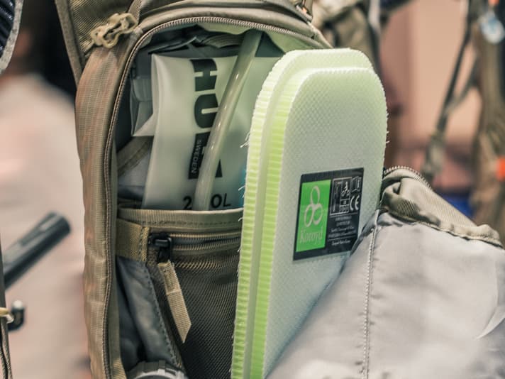 For the protector, Thule relies on the honeycomb-like Koroyd.