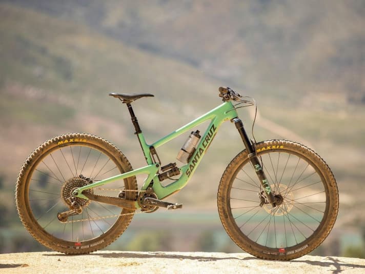   Unser Megatower-Testbike wog 14,3 Kilo ohne Pedale in Größe L.
