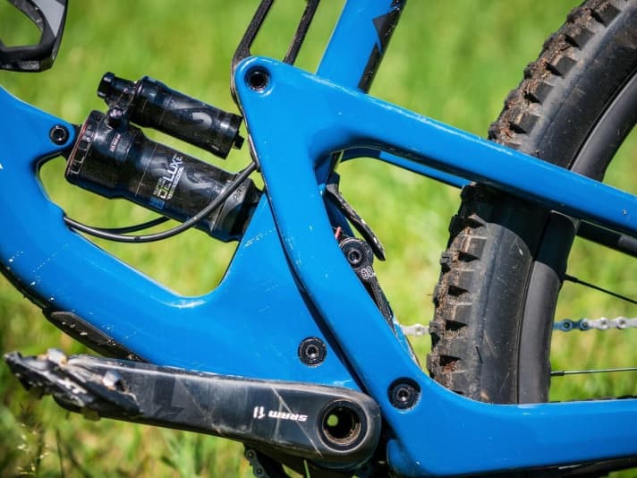   Like almost all Santa Cruz full-suspension bikes, the latest offspring of the American brand also has a lower link VPP rear triangle.