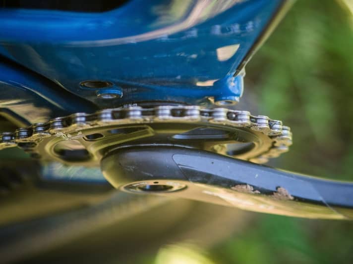   If you want, you can screw a chain guide onto the ISCG mount. It is not possible to mount a front derailleur on the Hightower.
