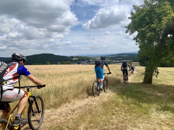 Guide Matthias led the group along the Franconian Mountain Trail.
