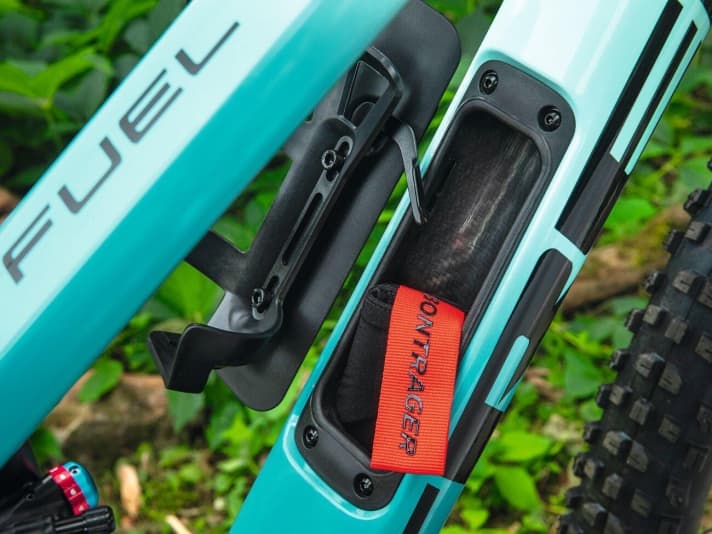   Die Idee den Stauraum im Unterrohr zu nutzen, gibt es bei Specialized schon länger. Den künftigen Trek-Fahrer wird das Feature trotzdem gefallen.
