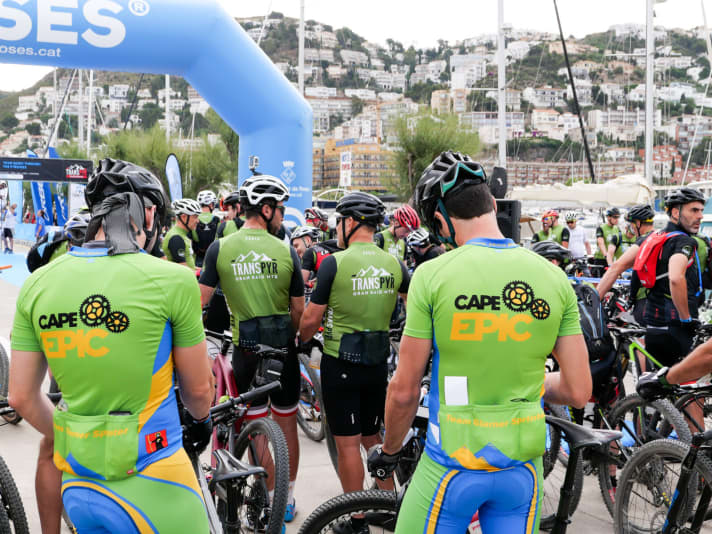   More than 400 bikers took to the track in the seaside resort of Roses, most of them in teams of two. Even the jersey labels leave no doubt about the participants' hunger for kilometres.