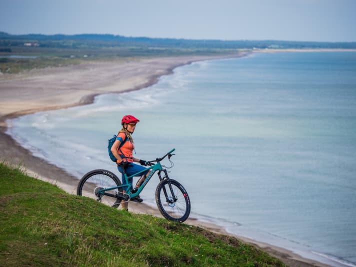 Biking, surfing, SUP and beach life: Slettestrand is made for biking families. More info: www.mtbslettestrand.dk