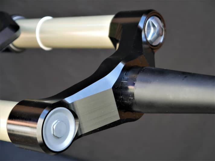   Tauchrohre, Ausfallenden und die beiden Brücken werden aus 7075 Aluminium gefertigt.