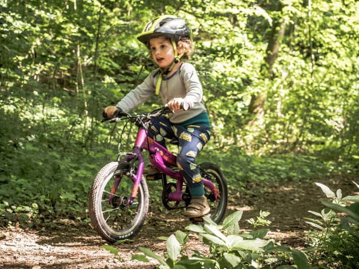 Pedalling through the terrain for the first time. The lightweight Pinto is perfect for the first few metres of trail.