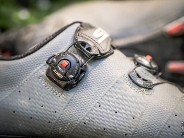 Sidi's Tecno-3-Push system closes the shoe in micro-steps. This allows the buckle to be neatly adjusted to the foot.