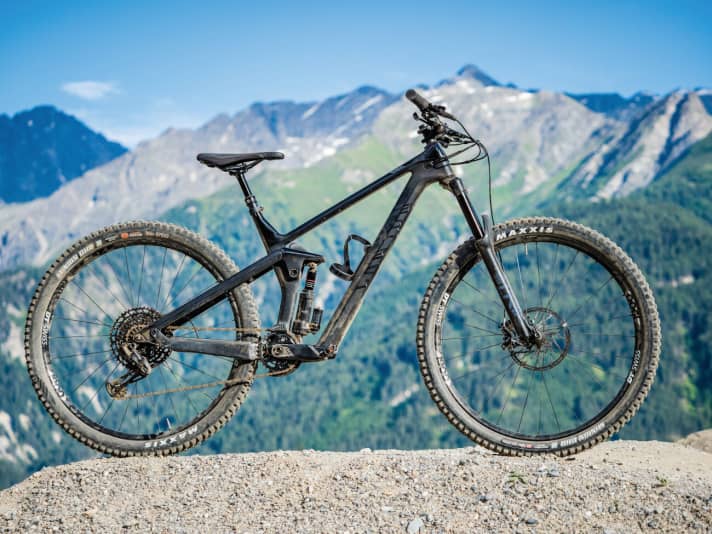  Canyon Strive CF 7.0. 2999 euros.    