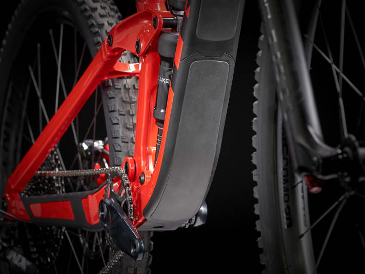   The entire down tube is now protected against stone chips by a thick plastic protector.