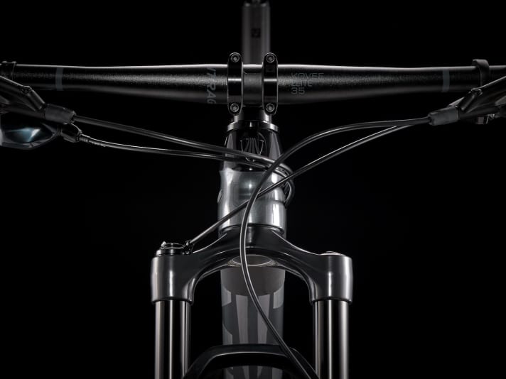   All Procaliber models feature forks with 100 millimetres of travel as standard. The frame is approved for up to 110 mm.