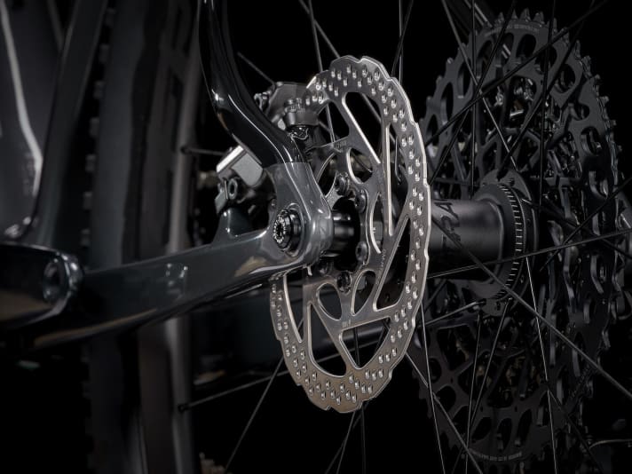   The predecessor already came with a 148 millimetre wide Boost rear wheel axle, and this has not changed.