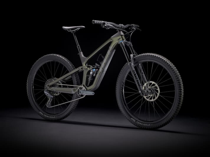   Das Trek Slash 9.7 ist für 4499 Euro das günstigste Modell mit Carbon-Rahmen. Es hat eine Fox 36 Rythm-Gabel, einen Fox DPX2-Dämpfer und einen Sram Eagle NX/GX Schaltungsmix.