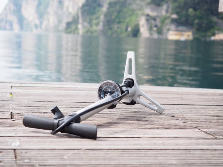   Large base, large pressure gauge, aluminium cylinder. And all for an affordable 69.90 euros.