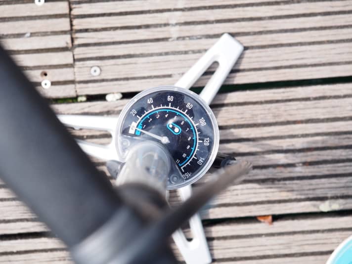  The Sterling's pressure gauge is large, slightly raised and easy to read.