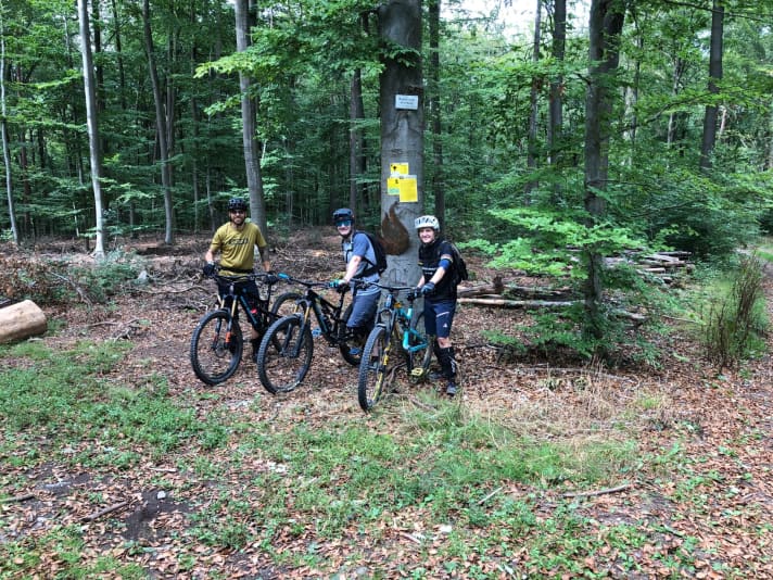   Unser Interviewpartner Sebastian Deller (Mitte) ist im Trail-AG-Team für die Planung und Organisation der Kammtrails zuständig.